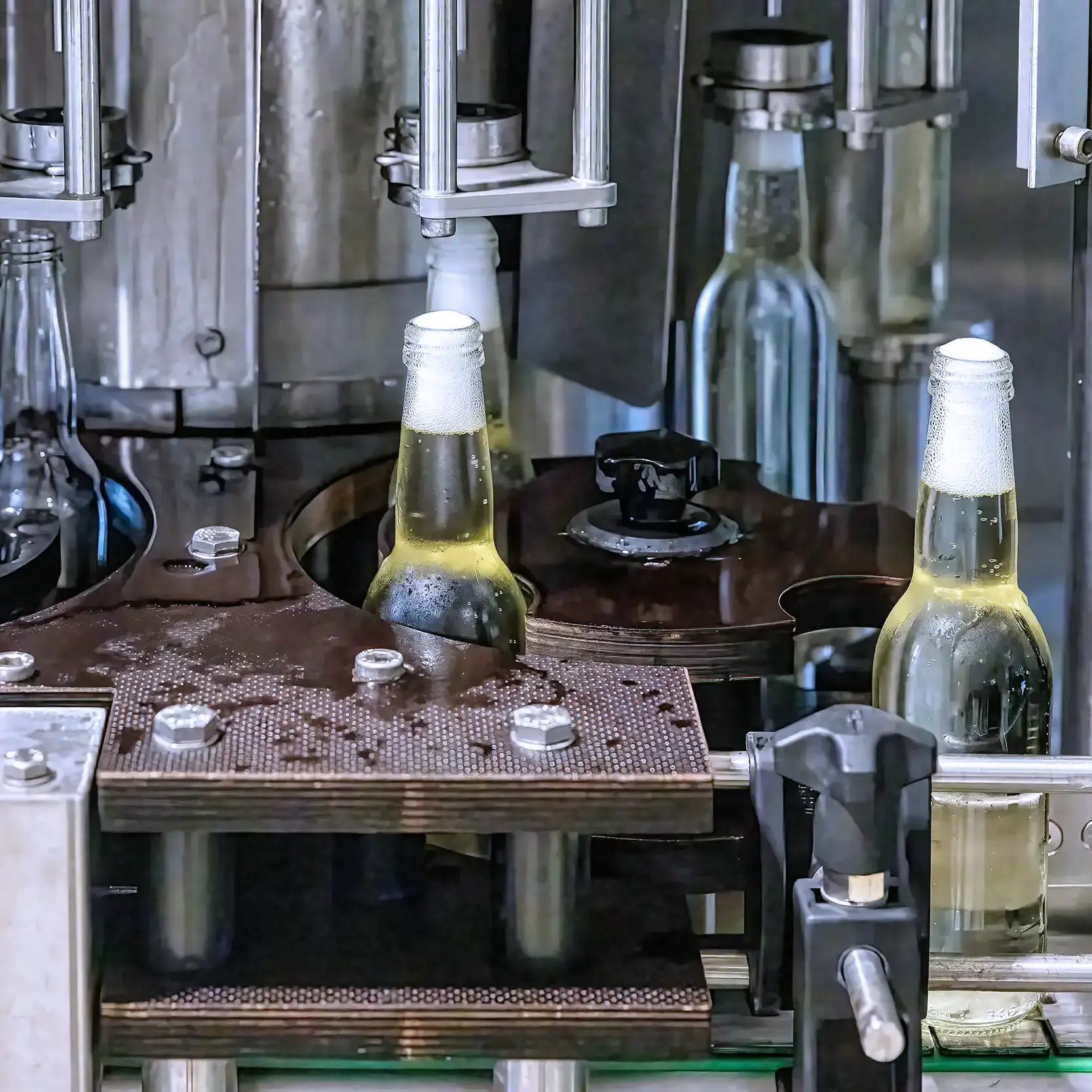 Präzision bis ins Detail: Unser Know-how für Ihre Produktsicherheit. Strenge Qualitätskontrolle und Überwachung der Abfüllparameter bei bimalo für höchste Standards in der Lohnabfüllung.